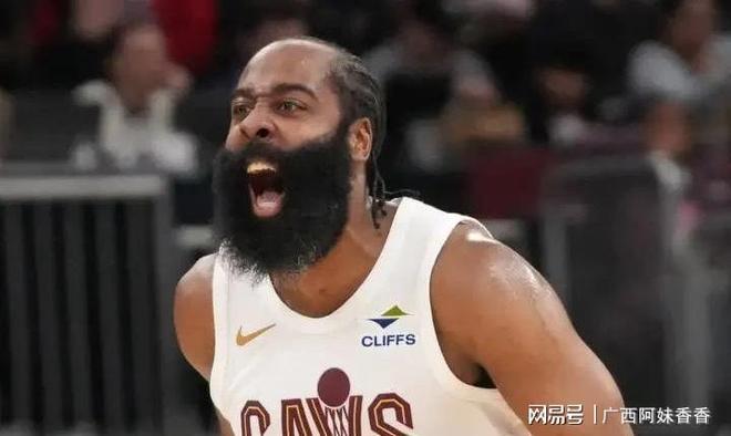NBA级别后卫！拉塞尔CBA季前赛首秀轰18+7+9填满数据栏