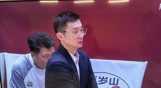 成熟气质的女人还是穿职业装更有魅力