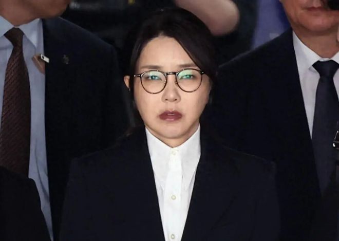 卢伟:队医说王哲林撕裂受伤至少缺席半个月 但他不想错过机会