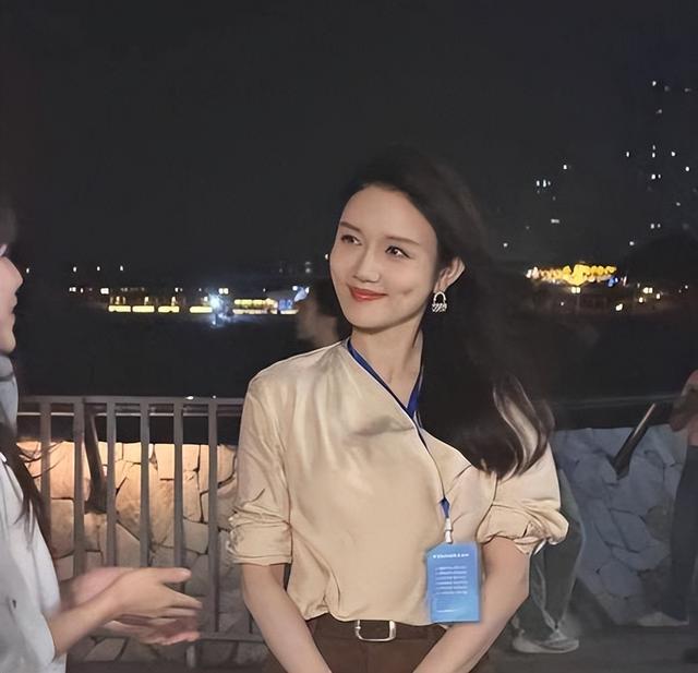 拒绝种族歧视!中国球迷被阿根廷球迷扛在肩上 膜拜+高呼:China