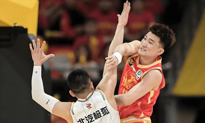 记者:巴黎不急于出售巴尔科拉,利物浦不太可能再签两名边锋