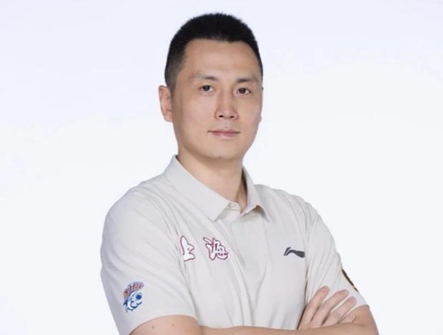 正式签约!防守大闸投奔死敌火箭,湖人大洗牌,詹皇终究是错付了