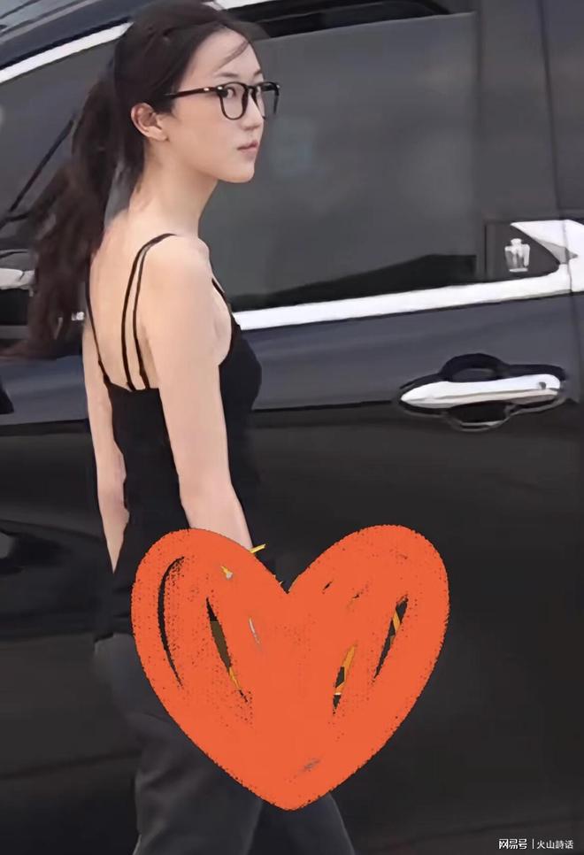 户晨风骂了三年华为折叠屏是智商税,苹果也出了折叠屏,他连还嘴的机会都没了
