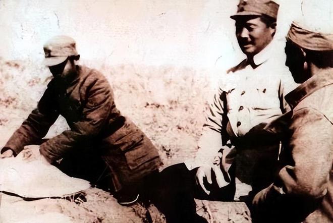 谢霆锋估计现在心里五味杂陈，他怎么也想不到，王菲在那英的演唱会上，比在自己的演唱会开朗大方多了